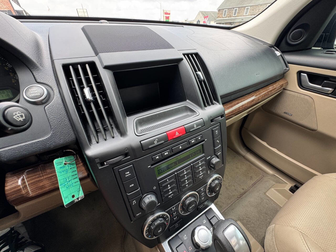 Used 2009 Land Rover LR2 HSE image 22