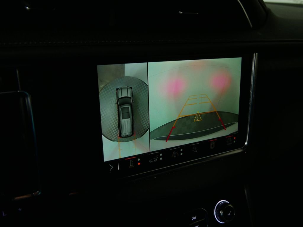 Used 2024 GMC Yukon Denali w/ Advanced Technology Package AWD/4WD image 33