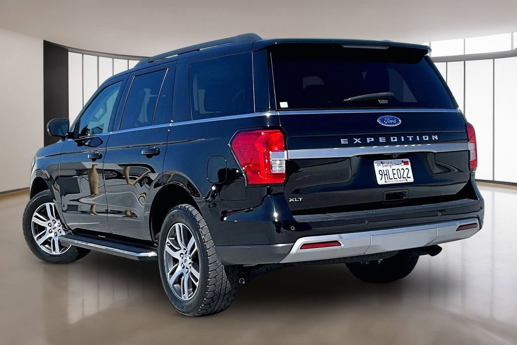 Used 2023 Ford Expedition XLT image 4