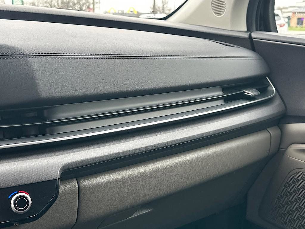 Used 2025 Kia Carnival EX image 25