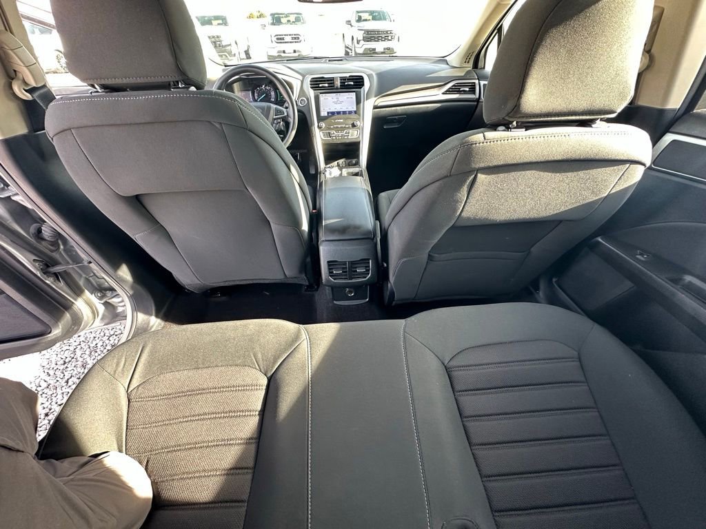 Used 2020 Ford Fusion SE image 25