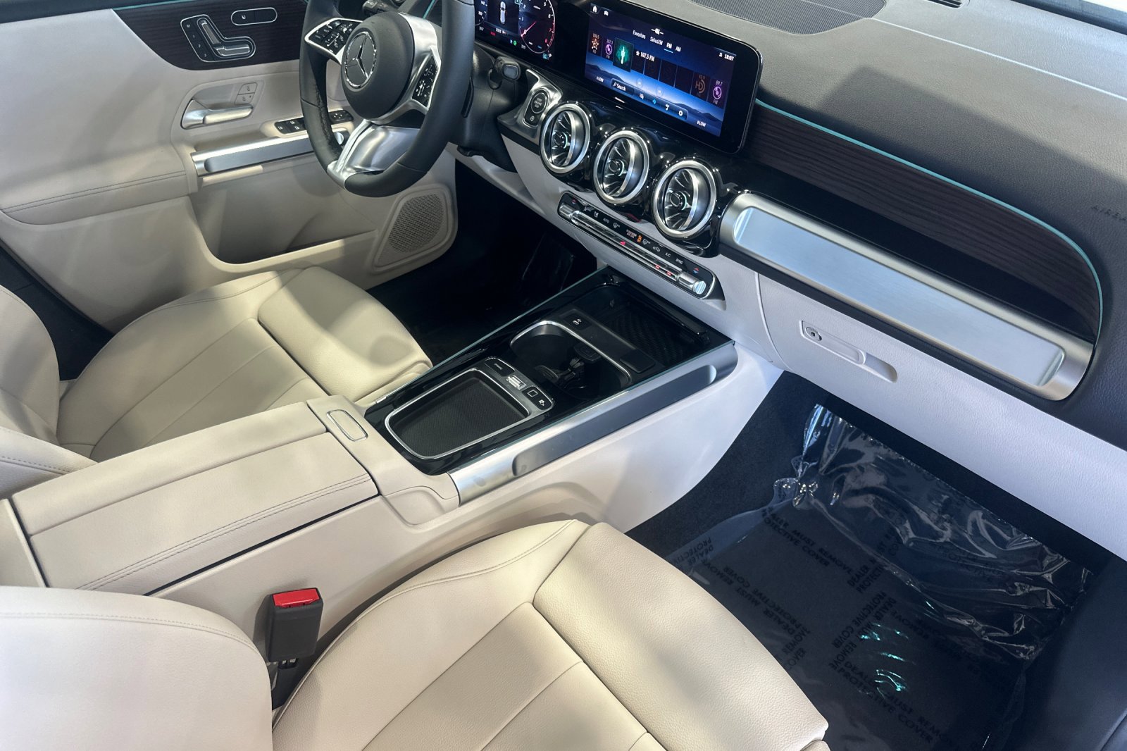 New 2025 Mercedes-Benz GLB 250 4MATIC image 16