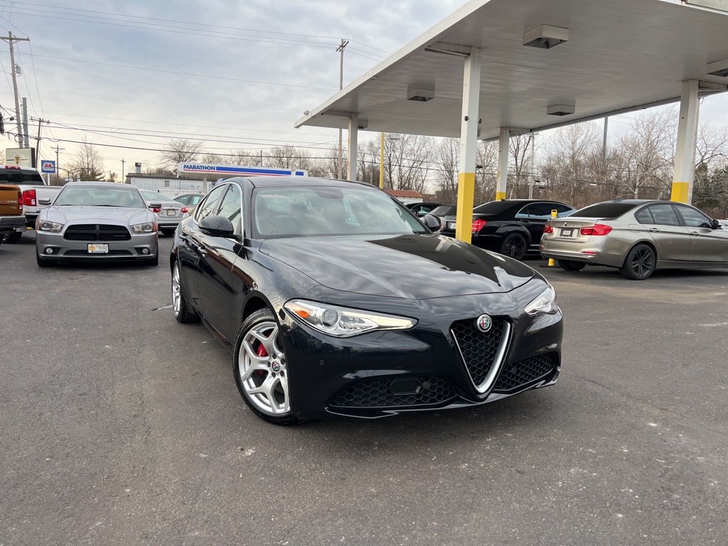 Used 2018 Alfa Romeo Giulia Ti w/ TI Leather Package AWD/4WD image 5