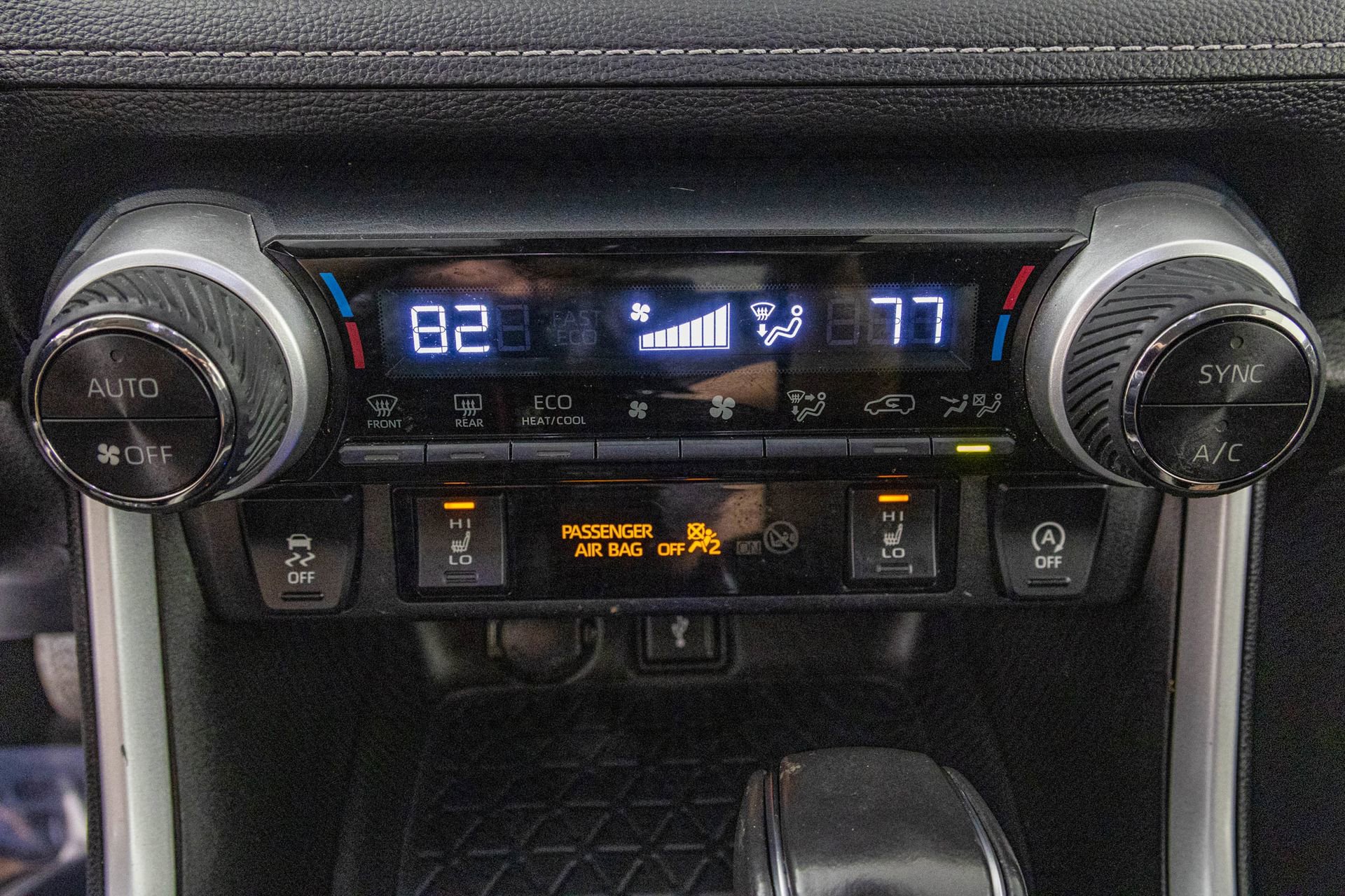 Used 2022 Toyota RAV4 XLE Premium image 26