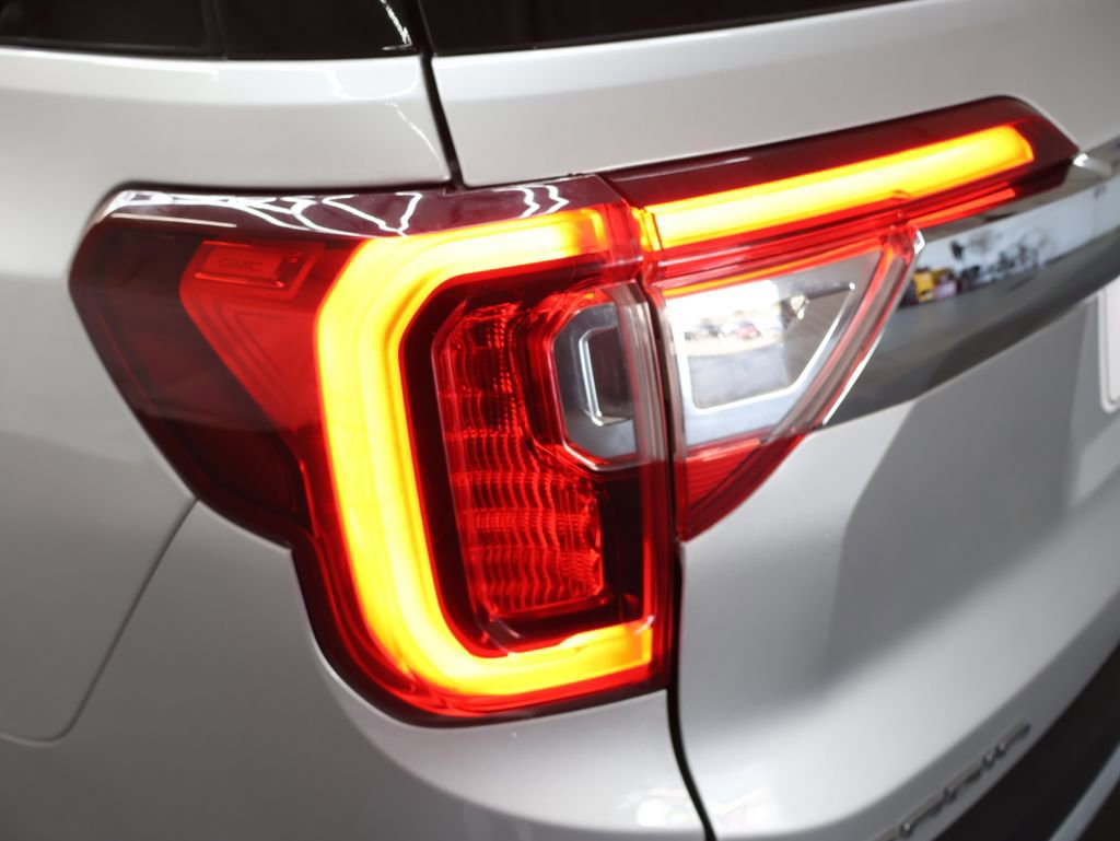 Used 2020 GMC Acadia SLE w/ Driver Convenience Package FWD image 28