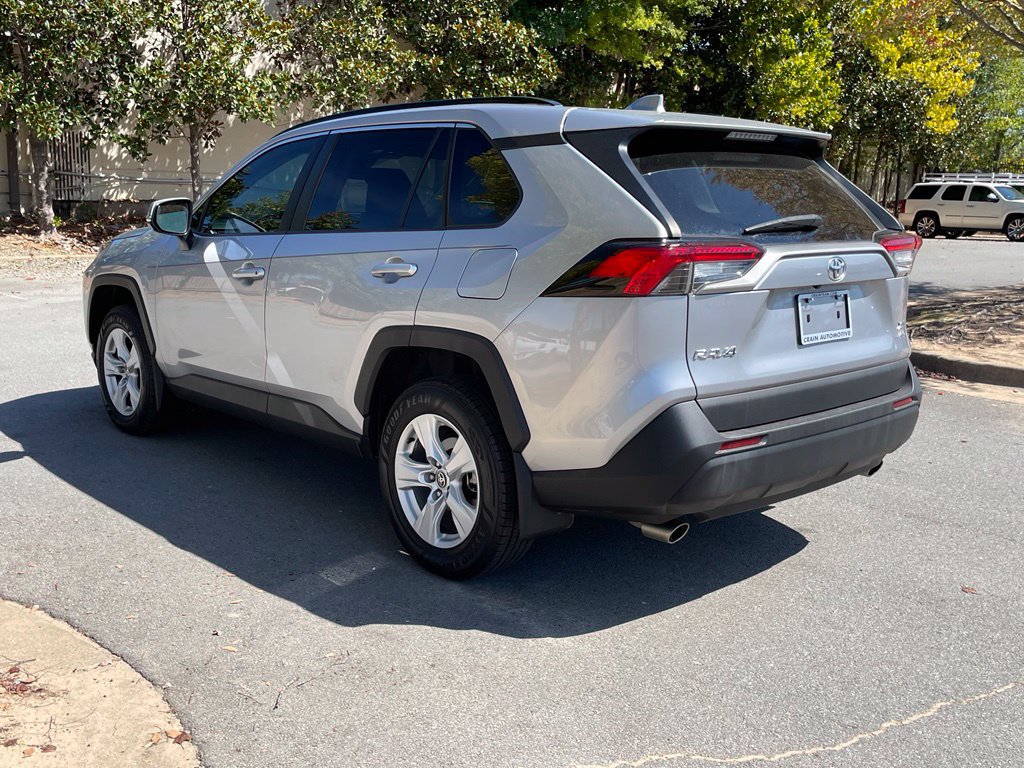 Used 2021 Toyota RAV4 XLE AWD/4WD image 5