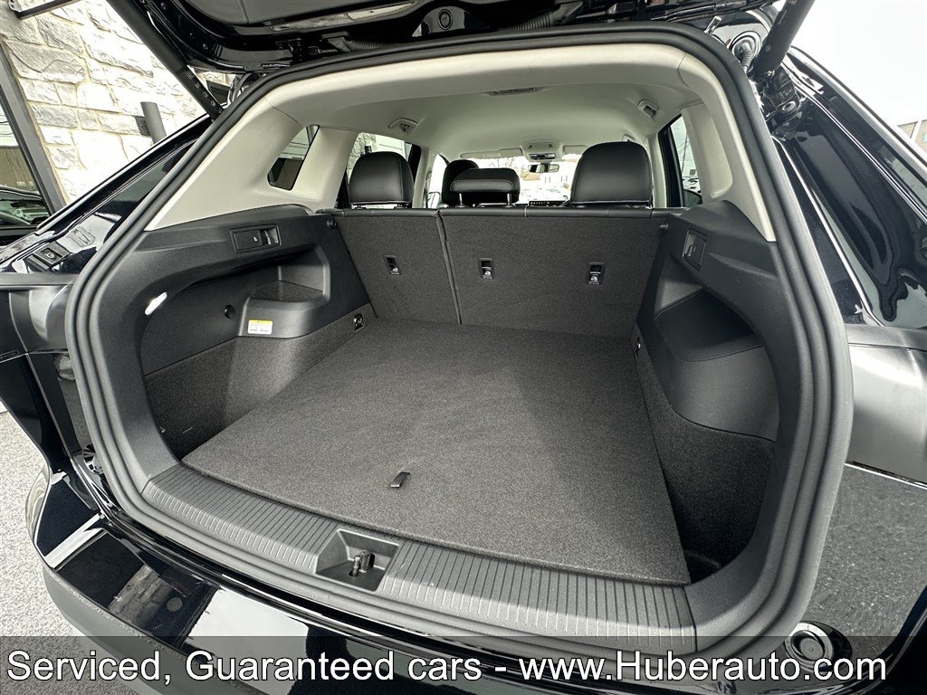 Used 2025 Volkswagen Tiguan SE AWD/4WD image 38