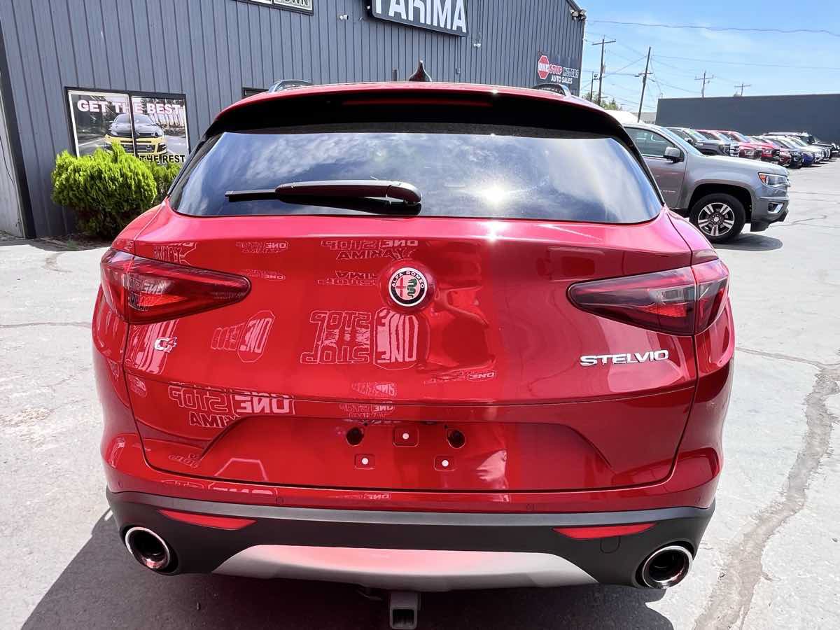 Used 2019 Alfa Romeo Stelvio Ti Sport w/ Quick Order Package 22S Sport AWD/4WD image 5