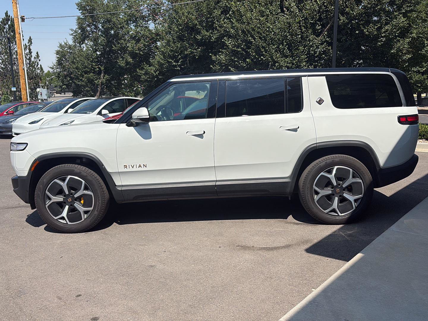 Used 2024 Rivian R1S Adventure AWD/4WD image 5