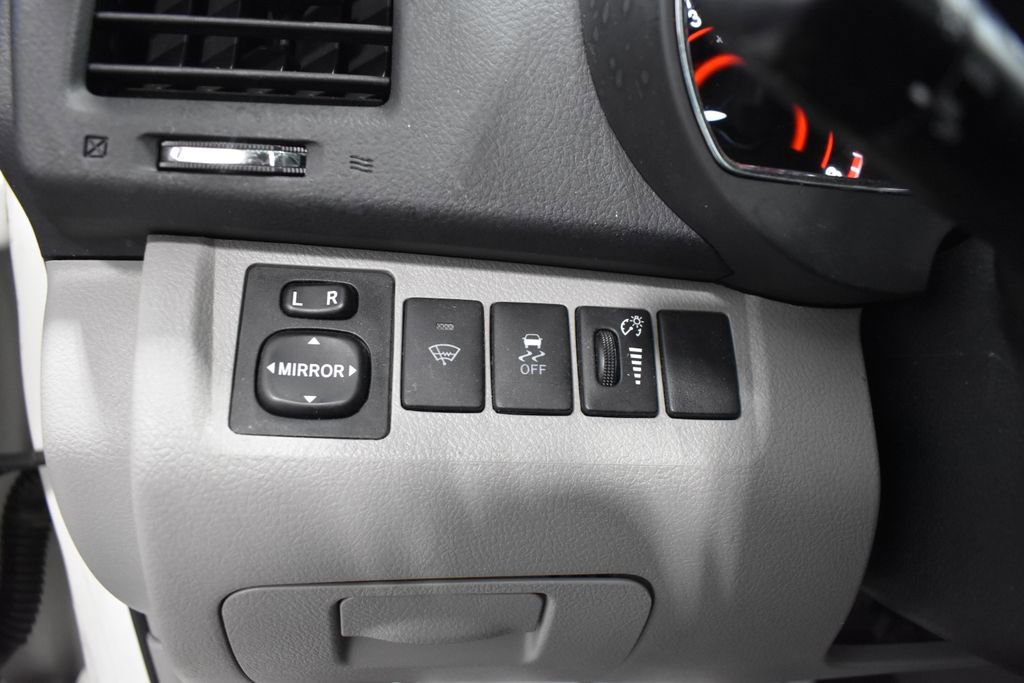 Used 2012 Toyota Highlander FWD w/ Cold Weather Pkg image 16