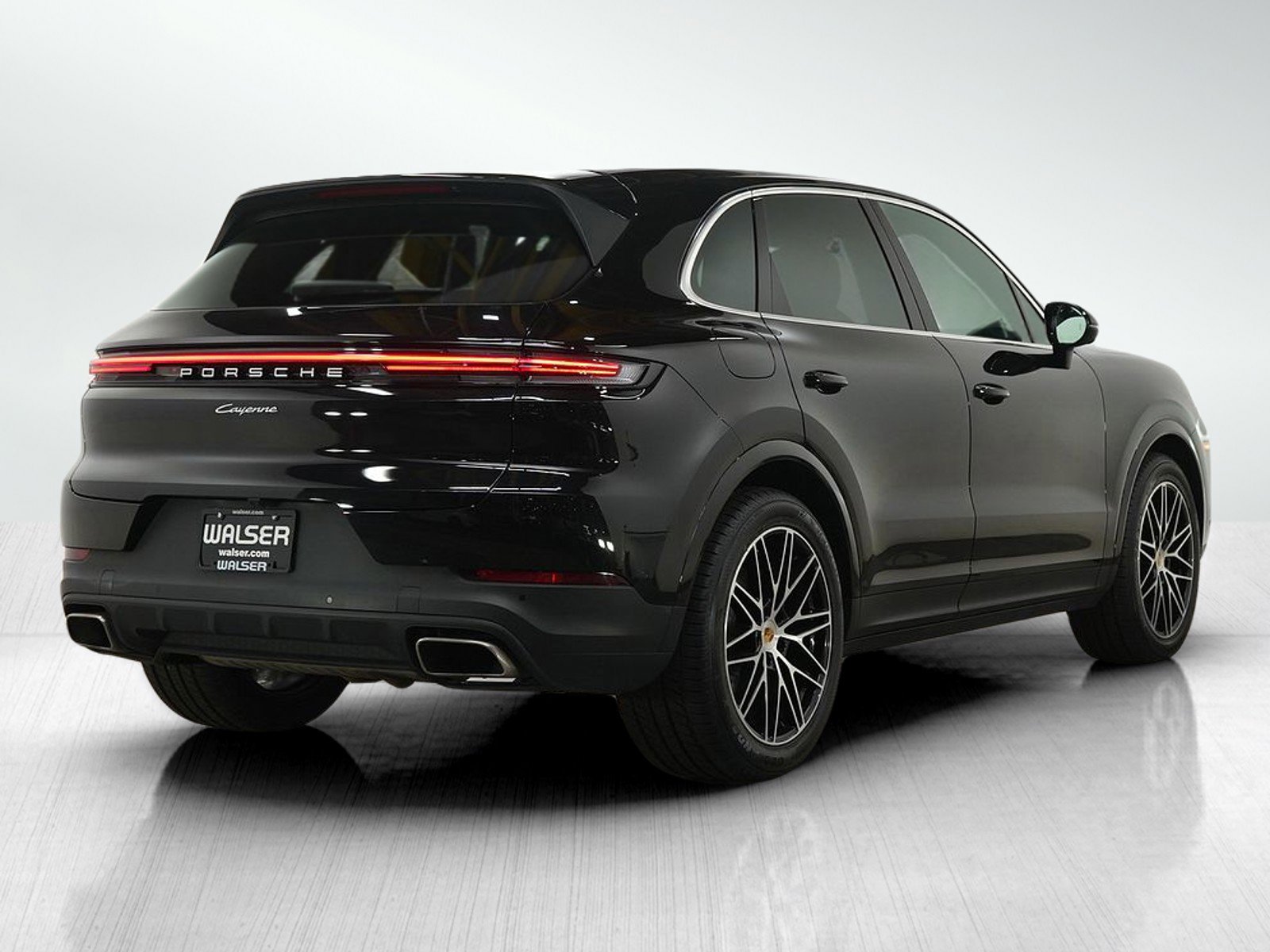 Used 2025 Porsche Cayenne AWD/4WD image 5