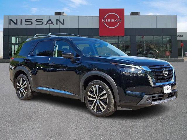 Certified 2025 Nissan Pathfinder Platinum w/ Cargo Package AWD/4WD image 1