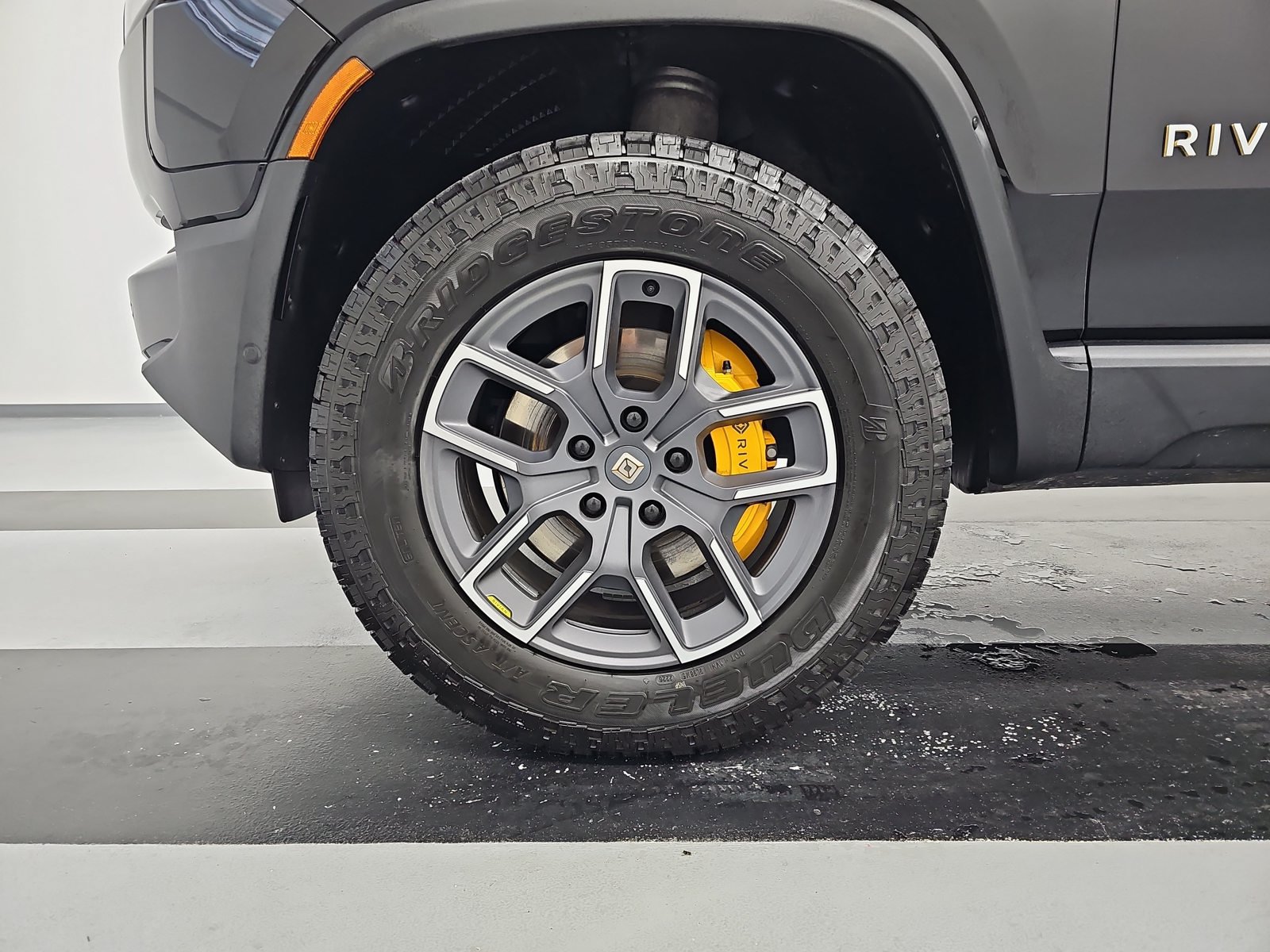 Used 2023 Rivian R1S Adventure Quad AWD/4WD image 9