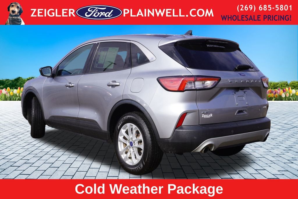 Used 2022 Ford Escape SE w/ Cold Weather Package image 3