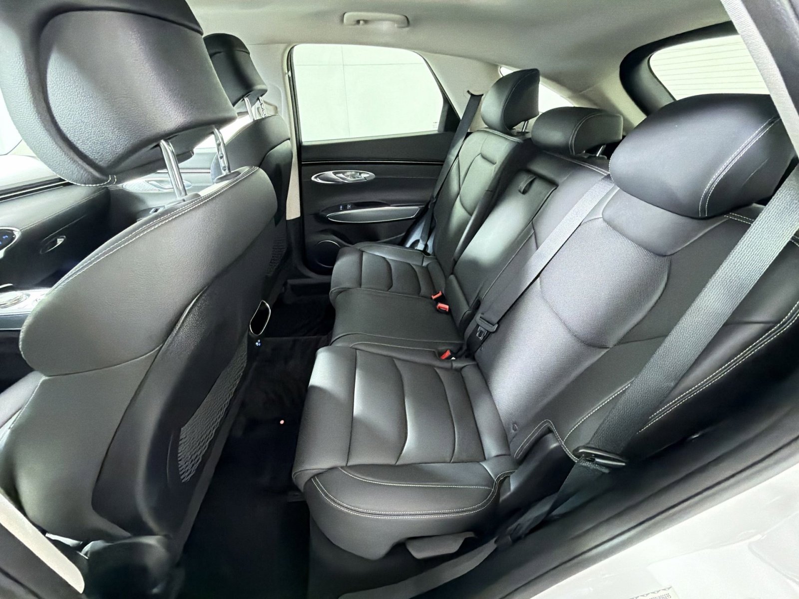 Used 2023 Genesis GV70 2.5T w/ Select Package image 25