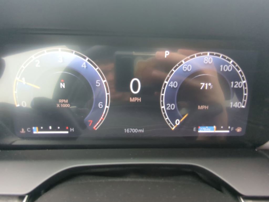 Used 2024 Jeep Grand Cherokee Limited AWD/4WD image 16