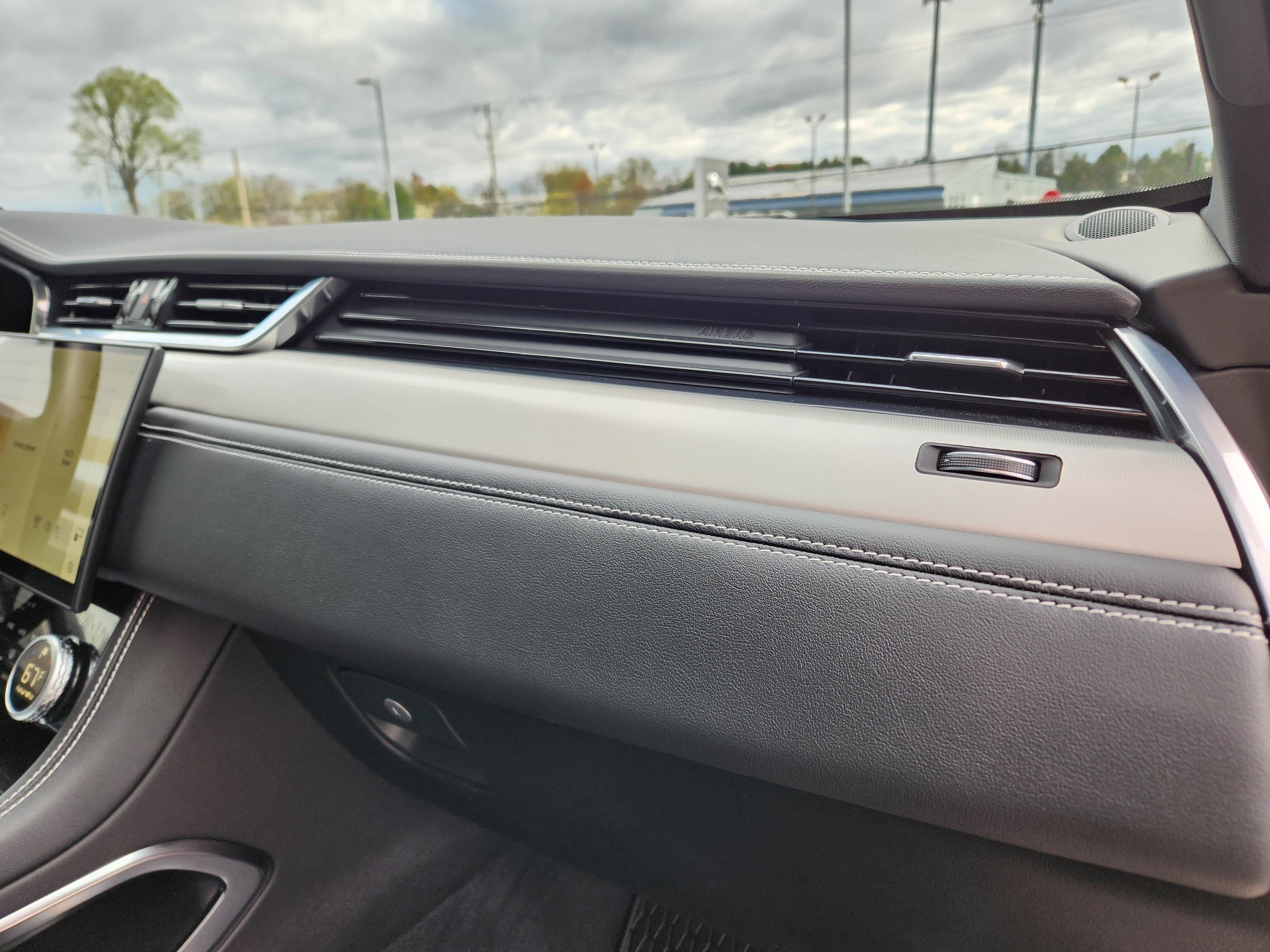 Certified 2025 Jaguar F-PACE R-Dynamic S AWD/4WD image 17