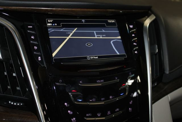 Used 2019 Cadillac Escalade ESV Premium Luxury image 16