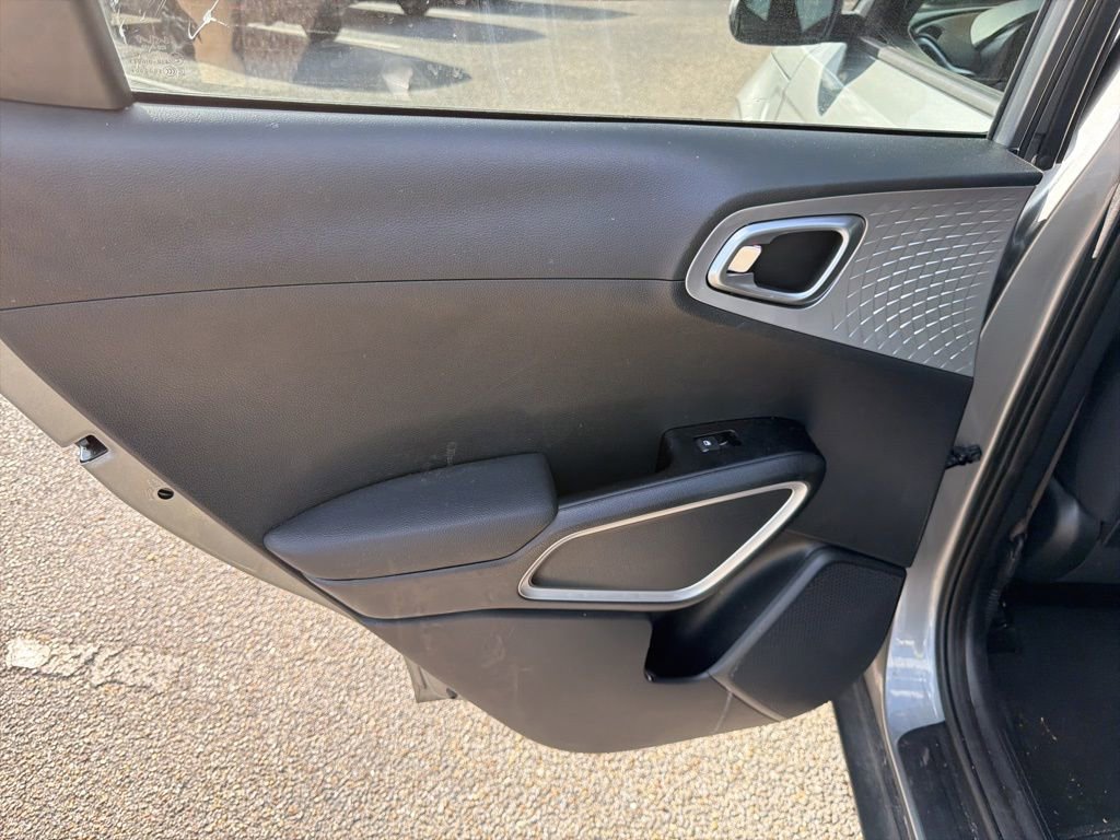 Used 2025 Kia Soul LX w/ LX Technology Package image 15