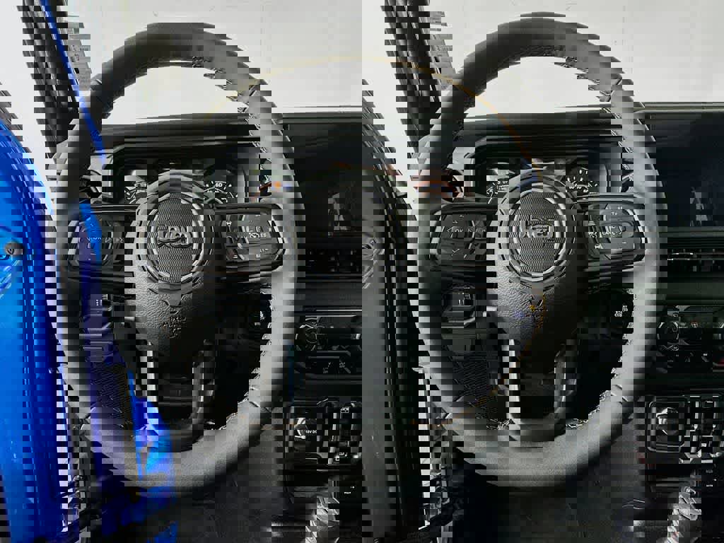 Used 2024 Jeep Gladiator Sport image 16