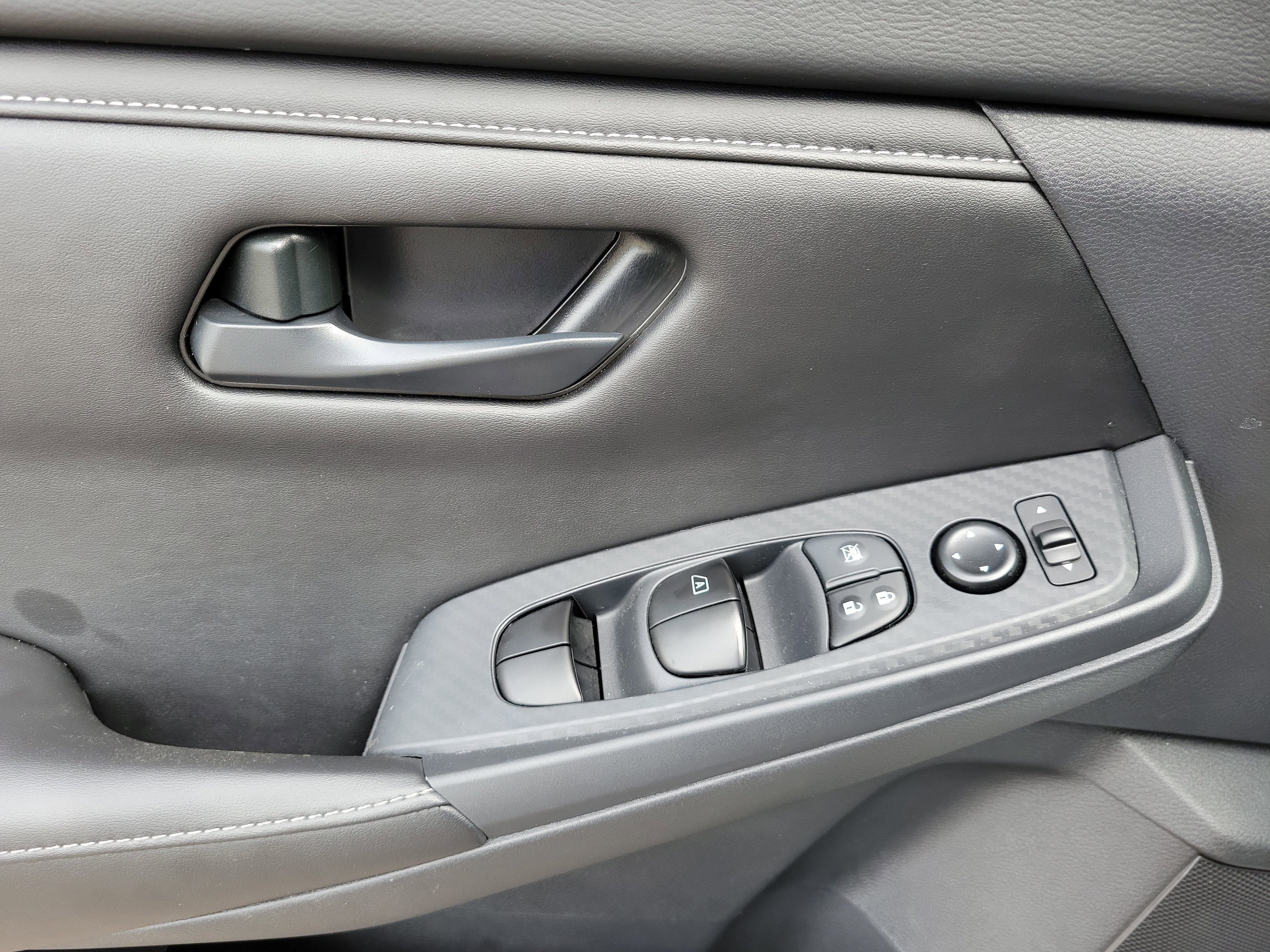 Used 2025 Nissan Sentra S image 24