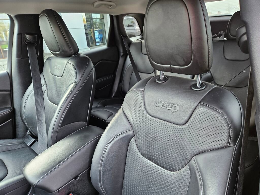 Used 2021 Jeep Cherokee Latitude Lux w/ Comfort/Convenience Group image 16