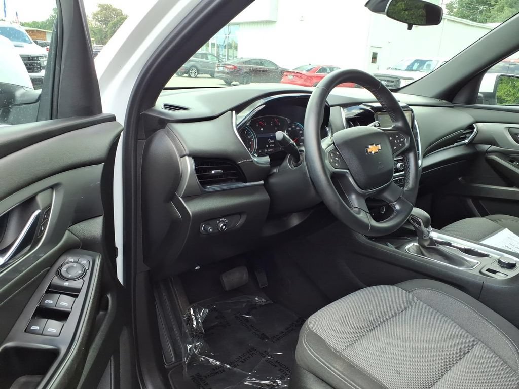 Used 2023 Chevrolet Traverse LT FWD image 6