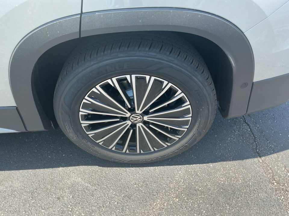 New 2026 Volkswagen Tiguan S FWD image 22