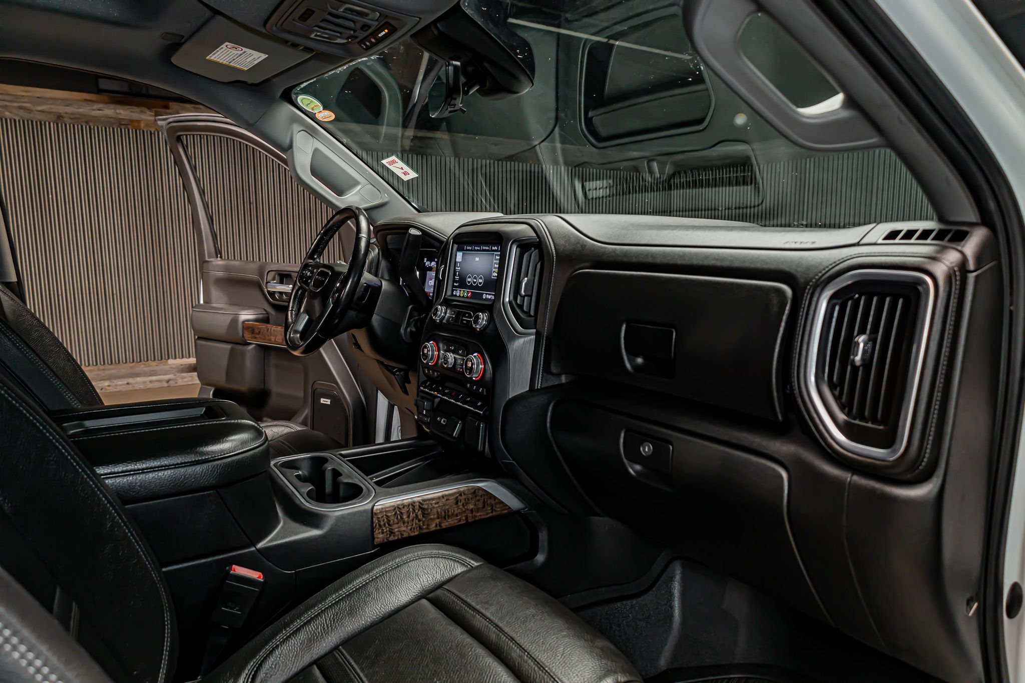 Used 2020 GMC Sierra 3500 Denali w/ Denali Ultimate Package AWD/4WD image 17