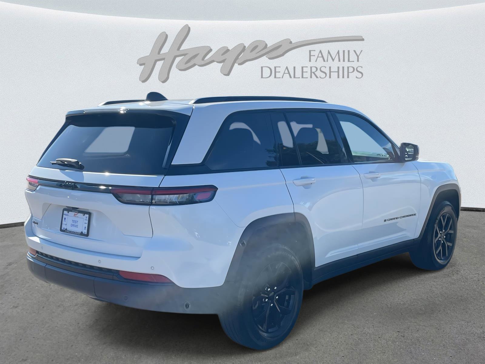 Used 2024 Jeep Grand Cherokee Altitude image 32