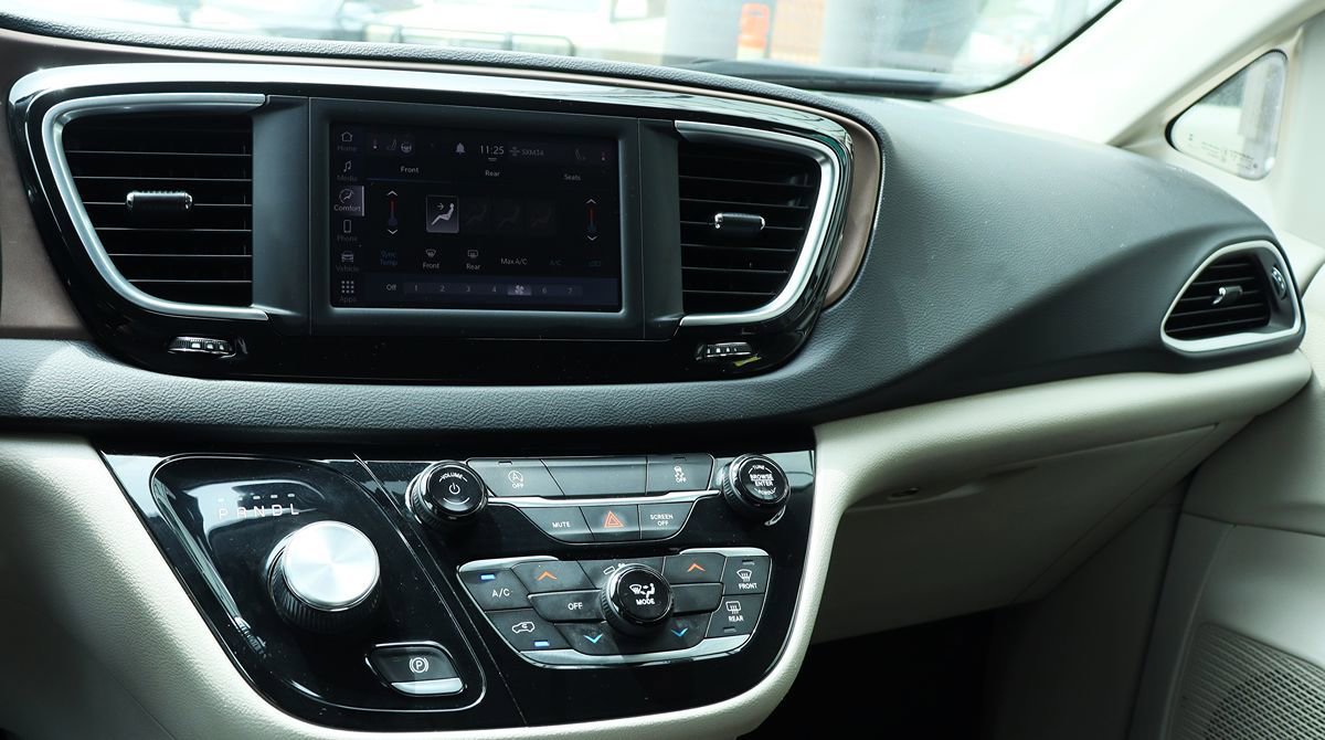 Used 2023 Chrysler Voyager LX FWD image 51