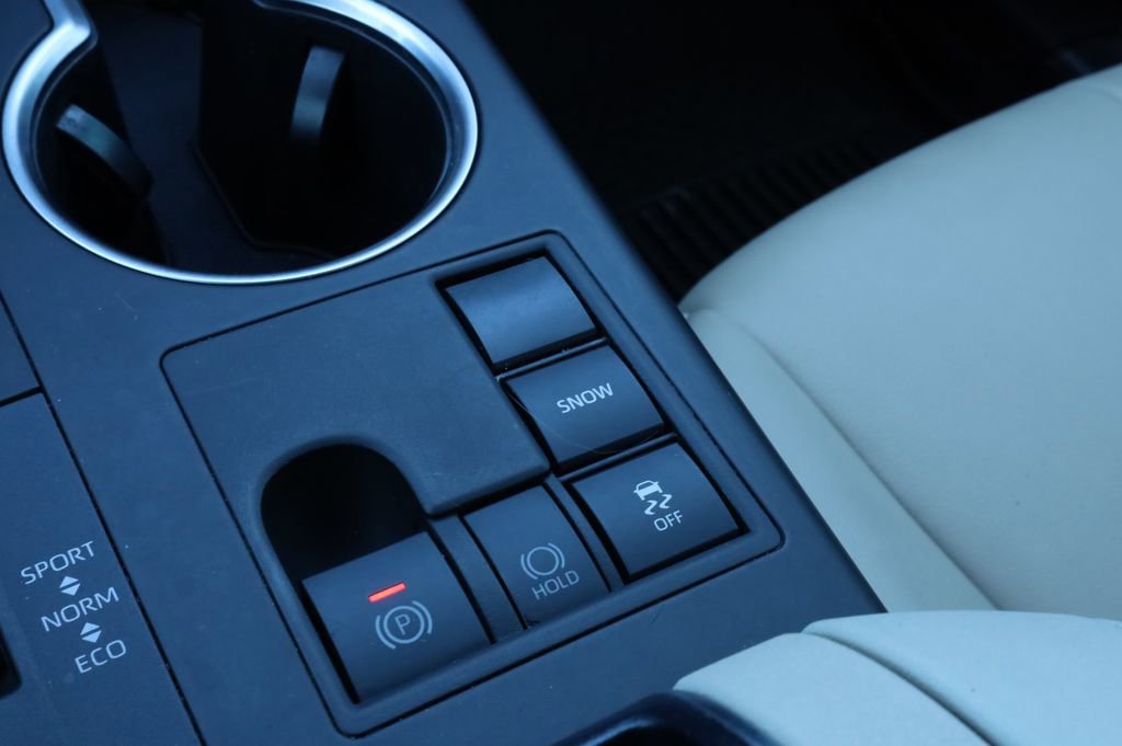 Used 2023 Toyota Highlander XLE image 9