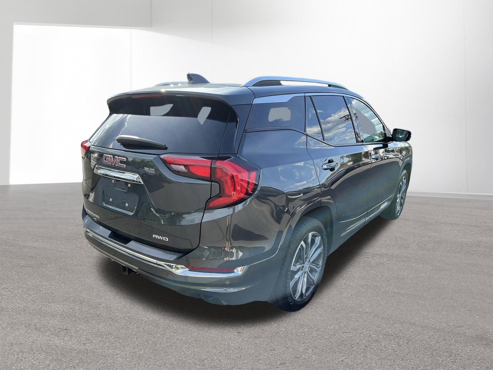 Used 2020 GMC Terrain Denali w/ Denali Premium Package AWD/4WD image 3