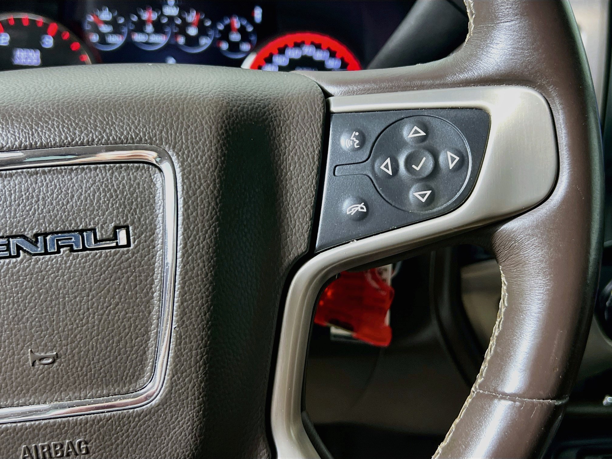 Used 2015 GMC Sierra 2500 Denali w/ Duramax Plus Package AWD/4WD image 19