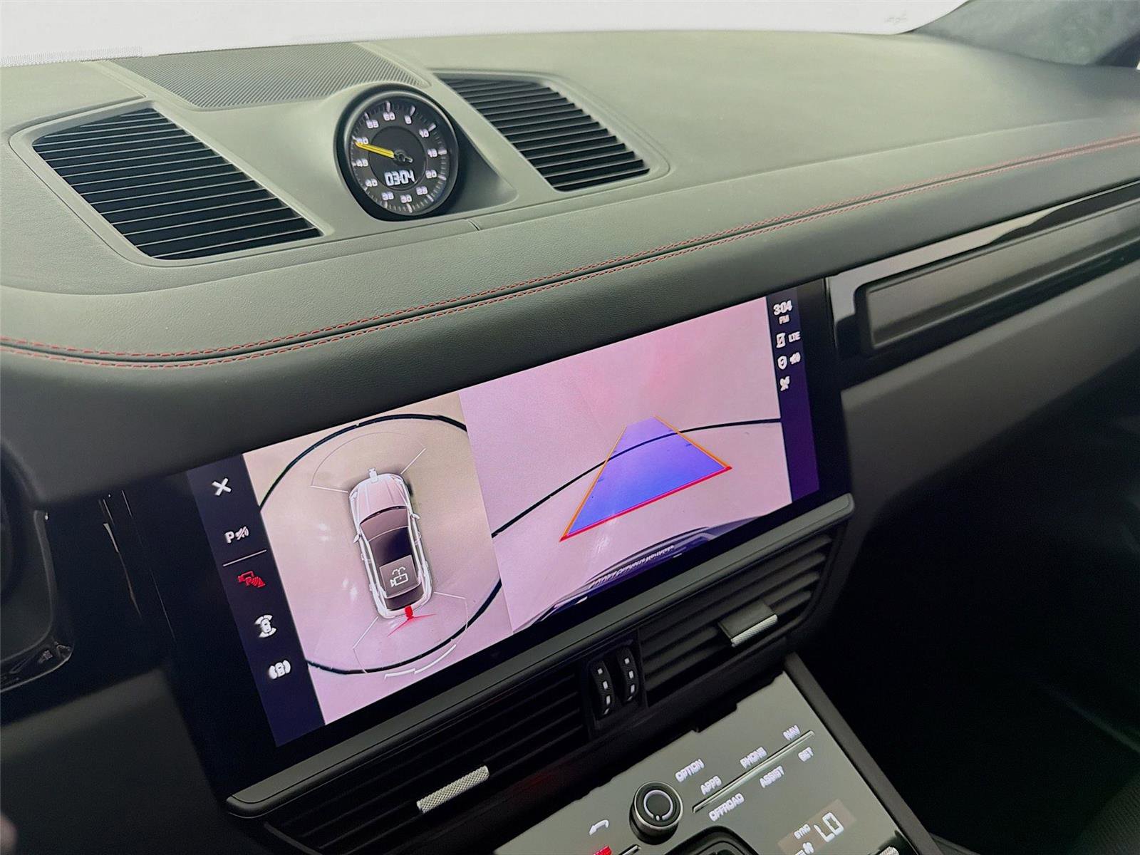 Certified 2022 Porsche Cayenne Turbo GT AWD/4WD image 18