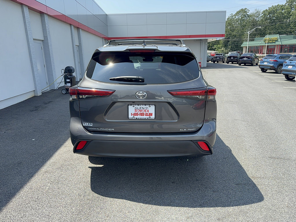 Used 2022 Toyota Highlander XLE AWD/4WD image 5