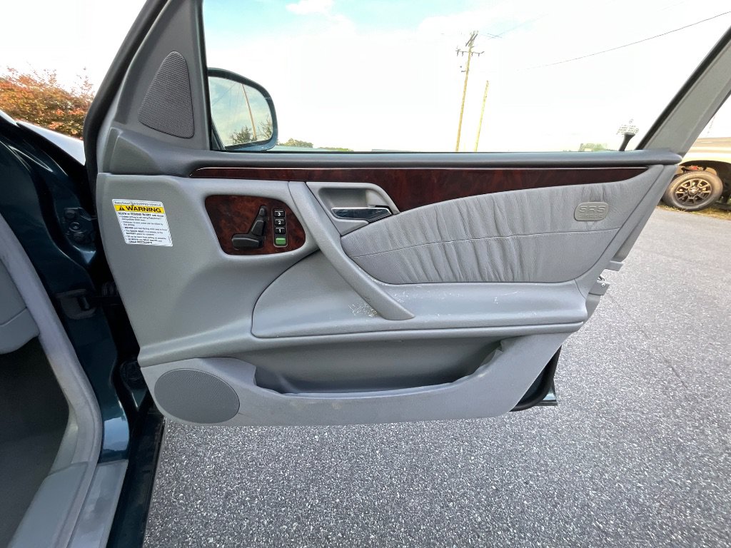 Used 2000 Mercedes-Benz E 430 Sedan image 25