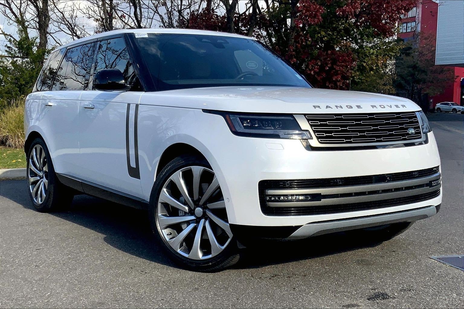 New 2025 Land Rover Range Rover SE image 2