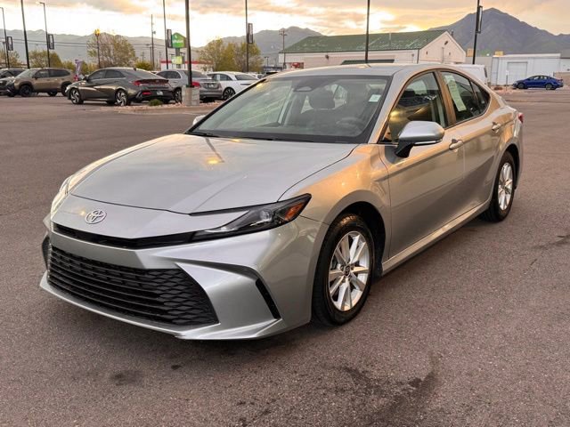 Used 2025 Toyota Camry LE FWD image 3