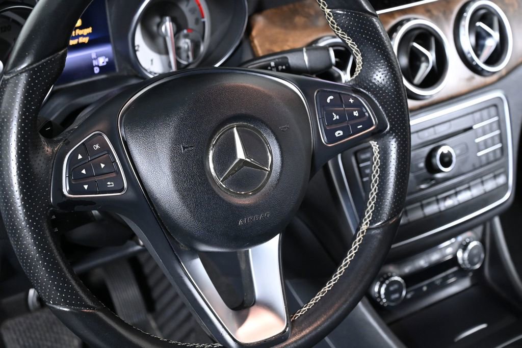 Used 2016 Mercedes-Benz GLA 250 4MATIC image 11