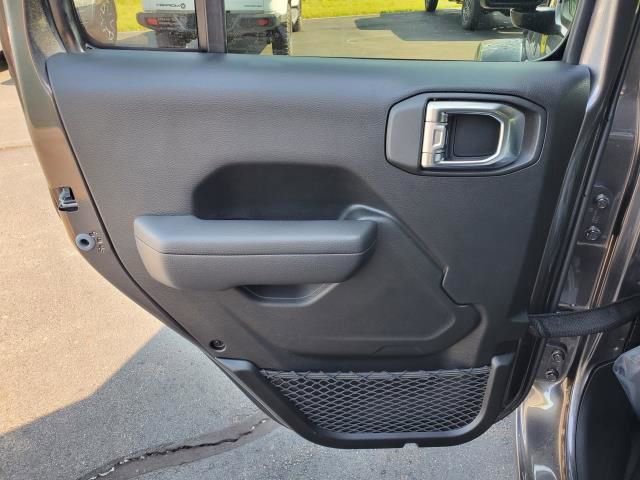 New 2025 Jeep Gladiator Sport image 28