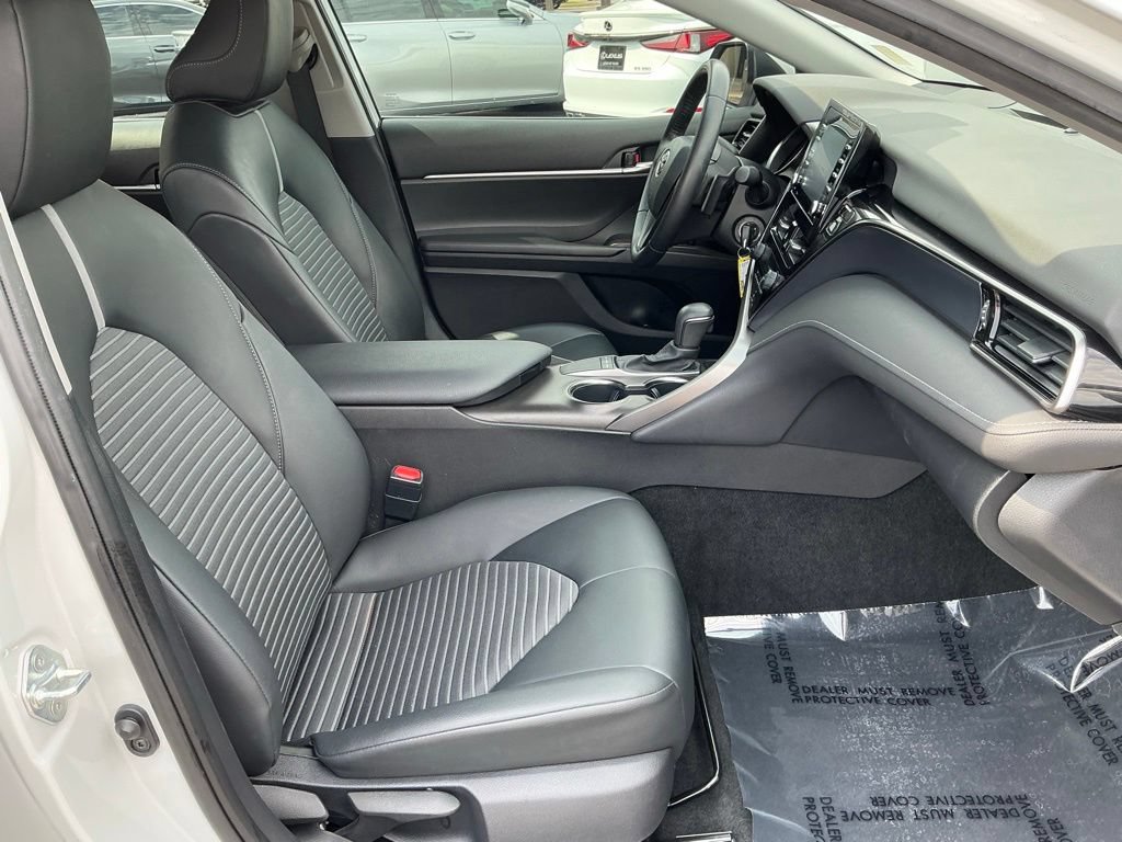 Used 2022 Toyota Camry SE FWD image 18