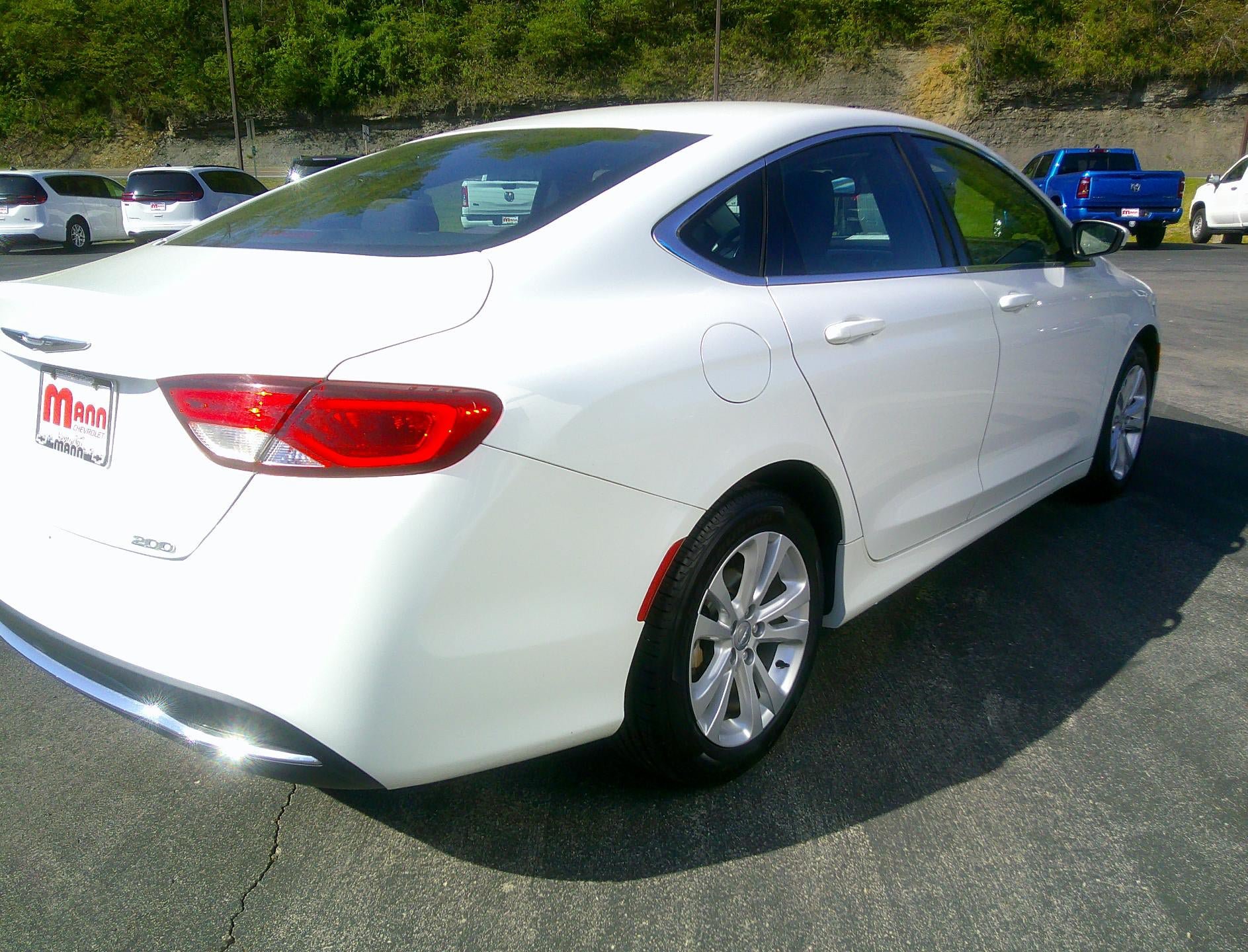 Used 2015 Chrysler 200 Limited FWD image 4