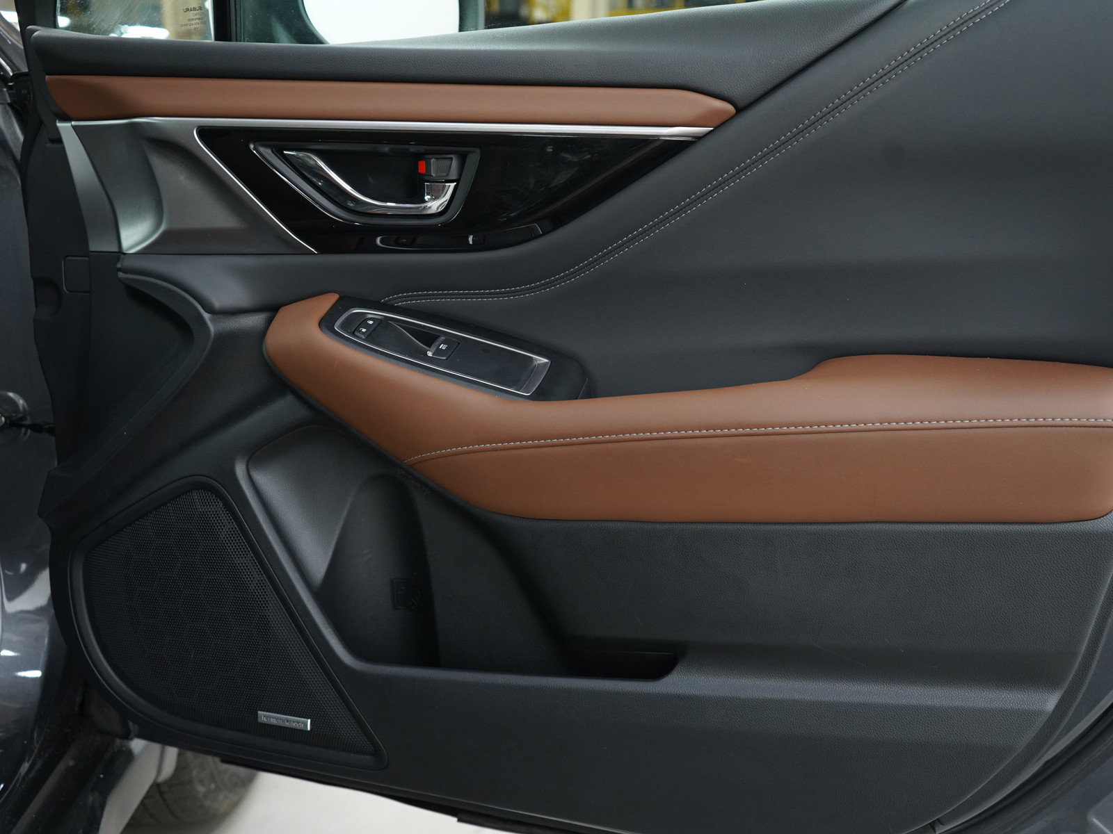 Used 2020 Subaru Outback Touring w/ Popular Package #2 image 9