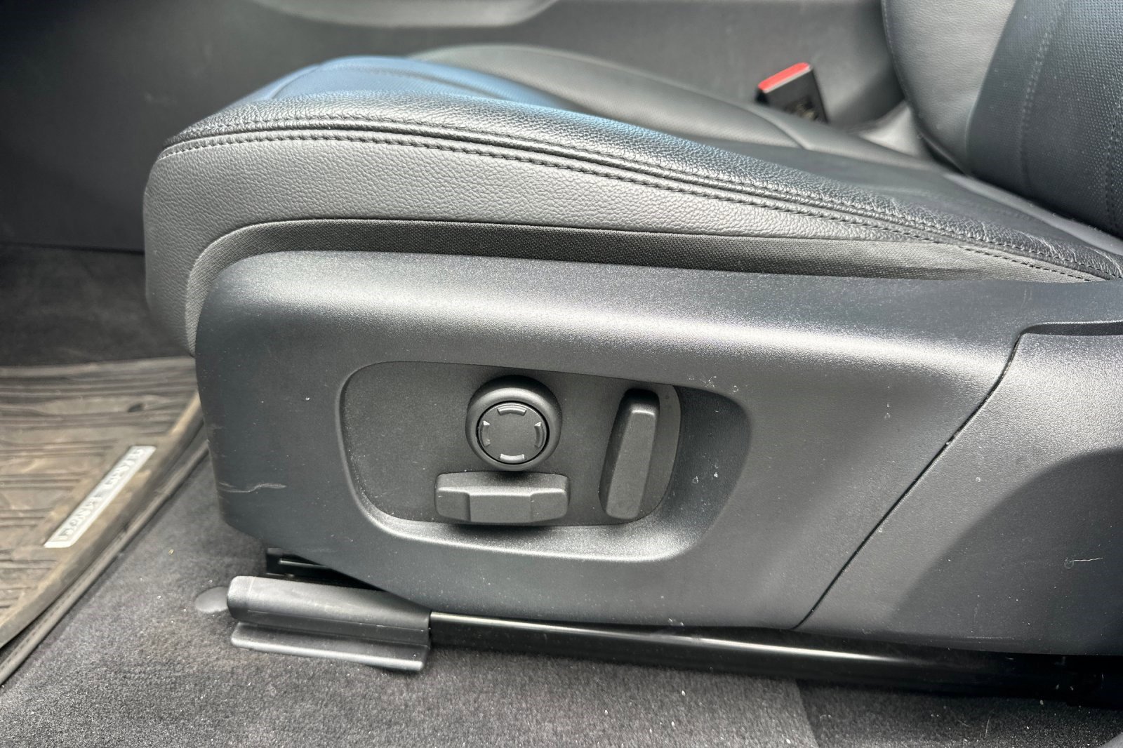 Used 2024 Land Rover Range Rover Evoque Dynamic SE image 17