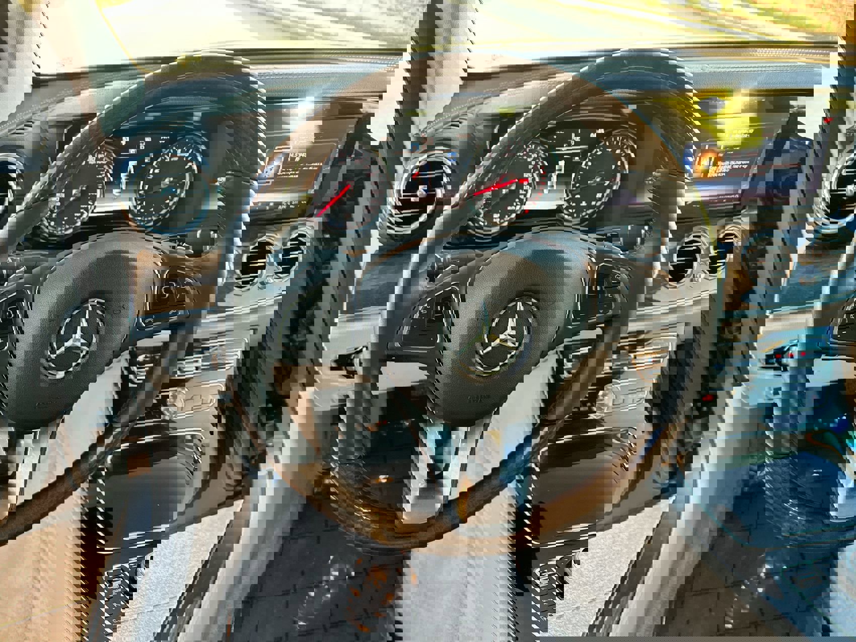 Used 2018 Mercedes-Benz E 300 4MATIC image 14