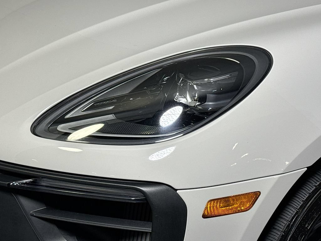 Certified 2024 Porsche Macan GTS AWD/4WD image 31