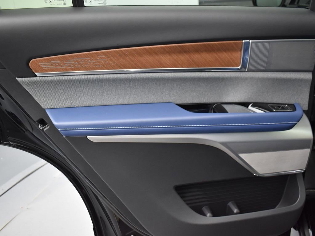 New 2026 Cadillac Vistiq Premium Luxury w/ LPO, Floor Liner Package image 28