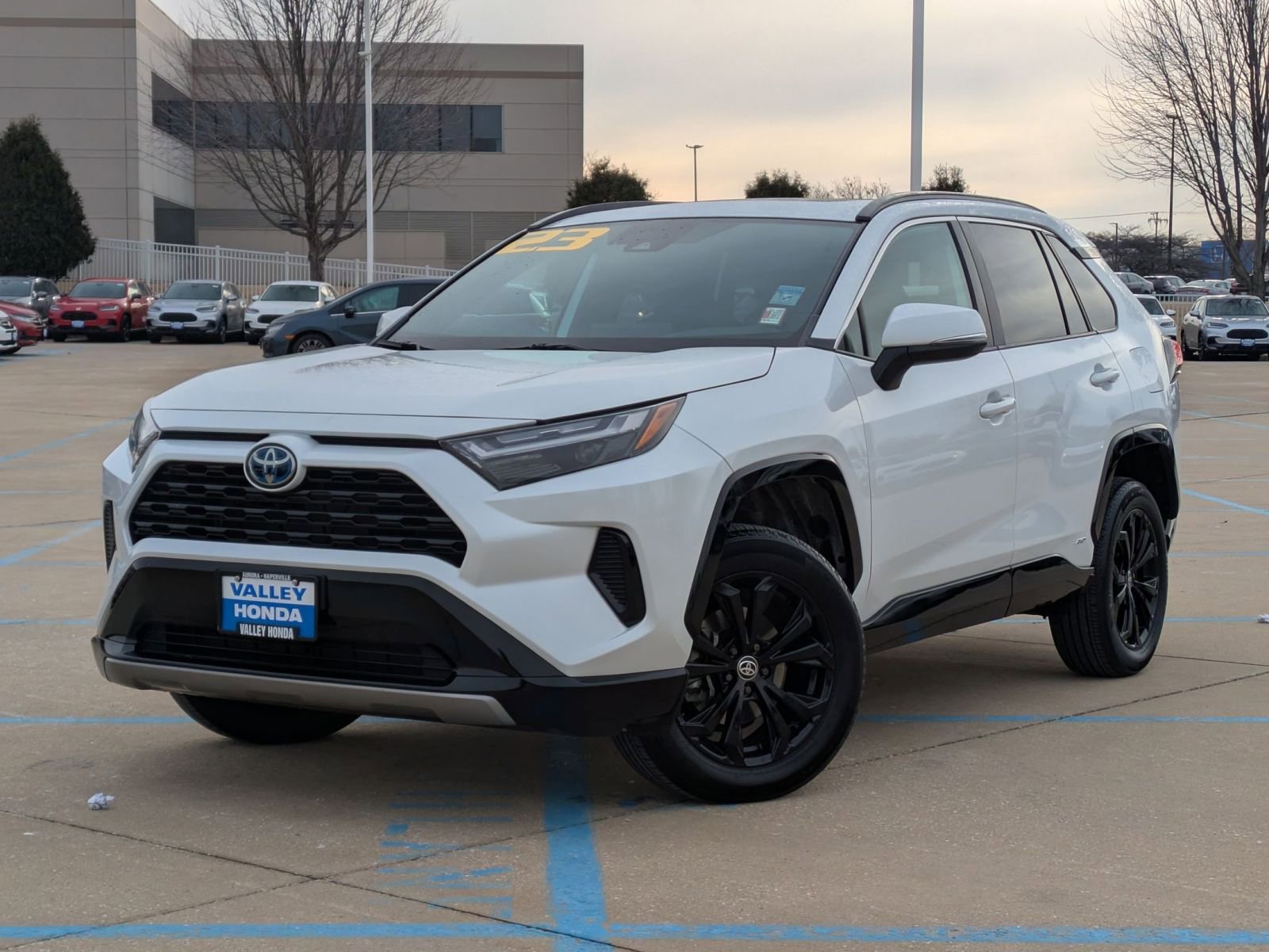 Used 2023 Toyota RAV4 SE w/ Convenience Package image 2