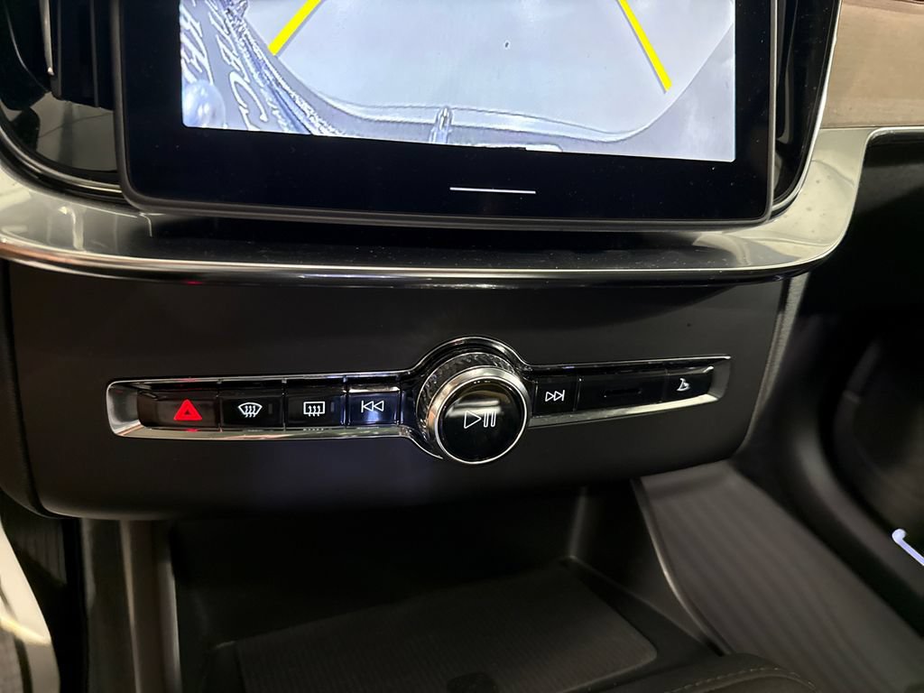 Certified 2026 Volvo XC90 B5 Plus w/ Protection Package Premier AWD/4WD image 17